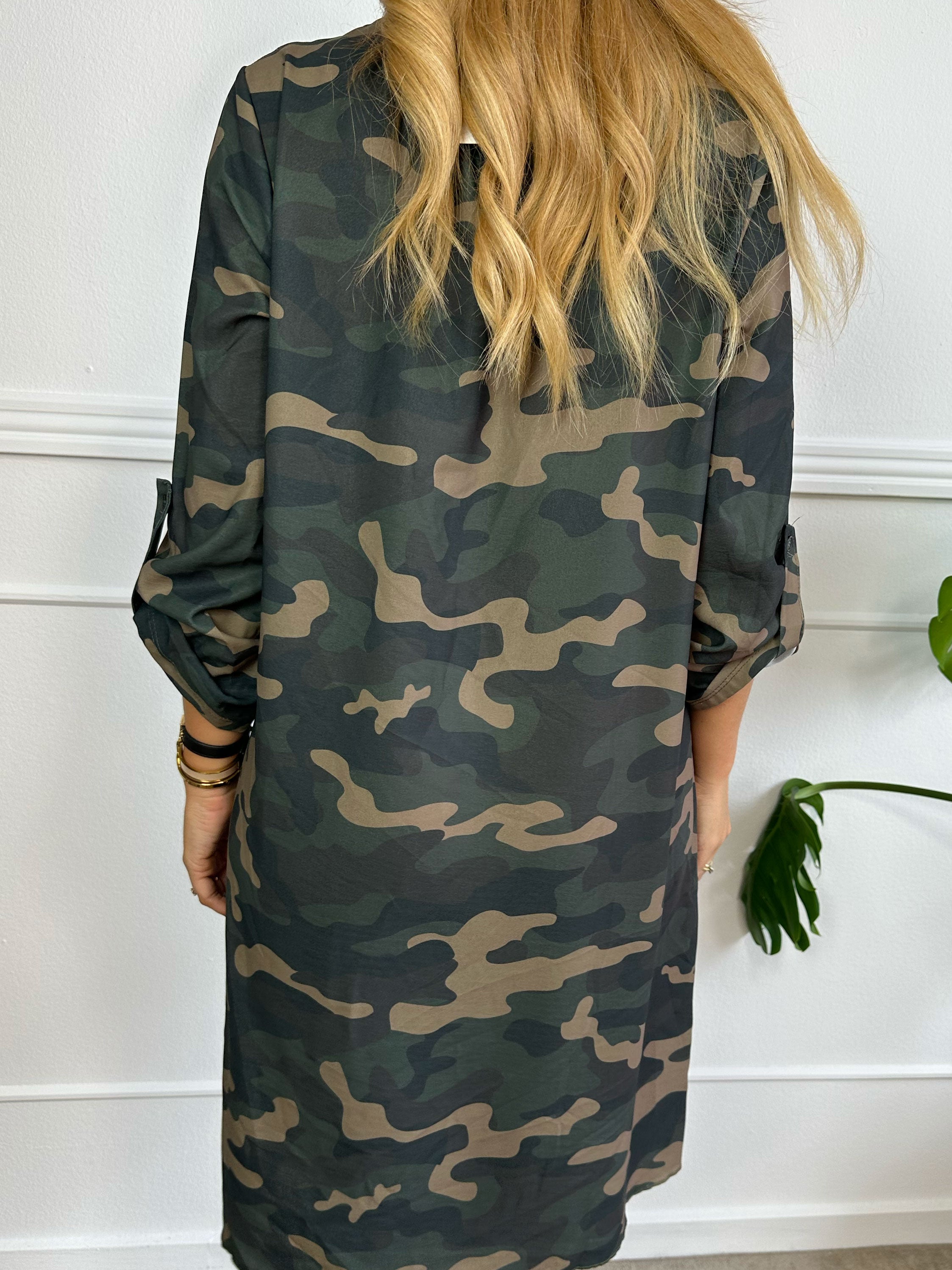 Elly Long - Simpel kjole med blondekant